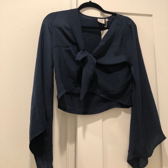 Cropped button down navy blouse - Picture 3 of 5